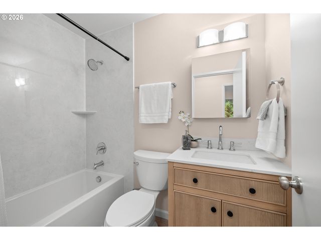 1053 NORTHSHORE Pl, Lake Oswego, OR 97034