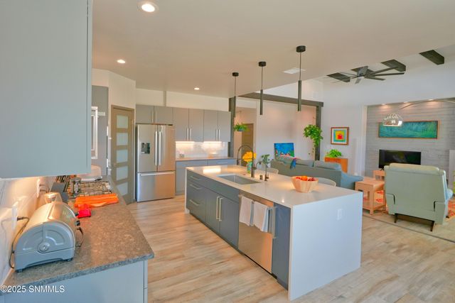 8275 Pissarro Drive, Las Cruces, NM 88007