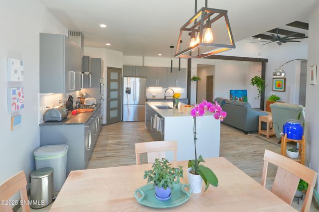 8275 Pissarro Drive, Las Cruces, NM 88007