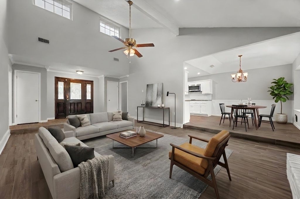 213 Meadowhill Drive, Benbrook, TX 76126