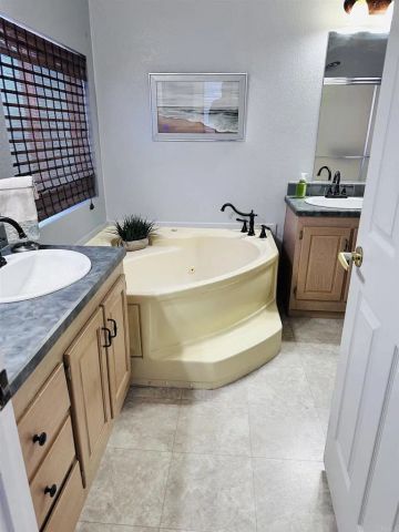 22241 Nisqually SPC 67, Apple Valley, CA 92308