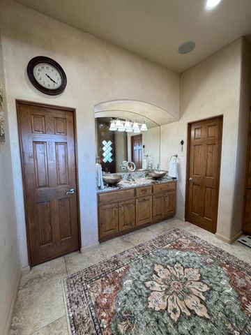 6813 Nagoya Road NE, Rio Rancho, NM 87144