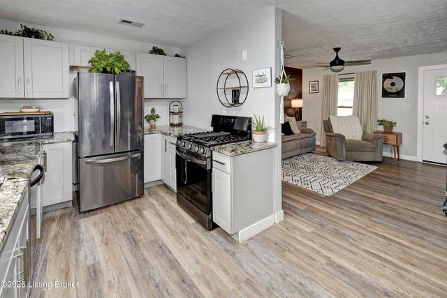 5405 Thunder Ct, Louisville, KY 40272
