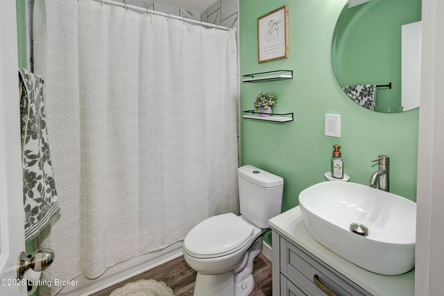 5405 Thunder Ct, Louisville, KY 40272