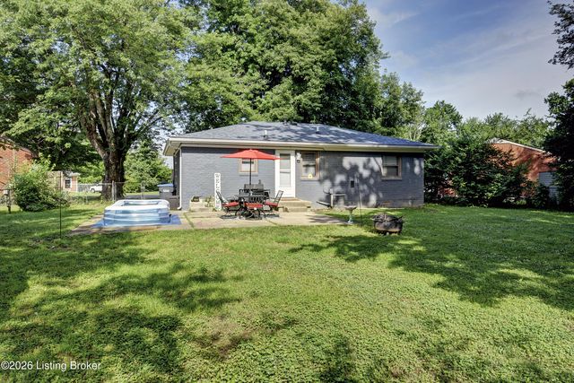 5405 Thunder Ct, Louisville, KY 40272