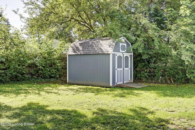 5405 Thunder Ct, Louisville, KY 40272
