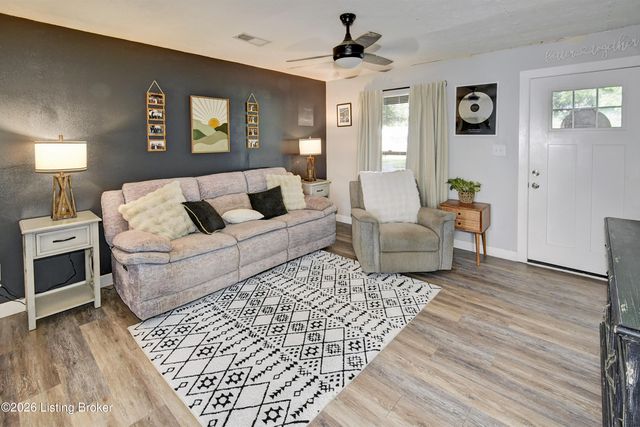 5405 Thunder Ct, Louisville, KY 40272