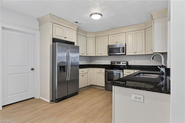 3821 Essex CIR, Norfolk, VA 23513