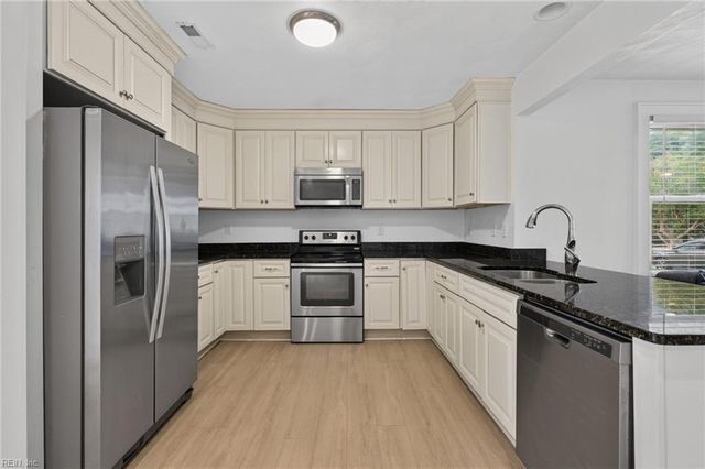 3821 Essex CIR, Norfolk, VA 23513