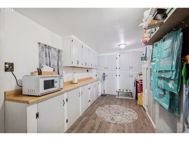 2337 W CASTLEMAN St, Longview, WA 98632