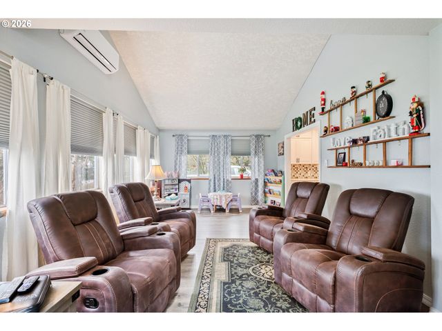 2337 W CASTLEMAN St, Longview, WA 98632