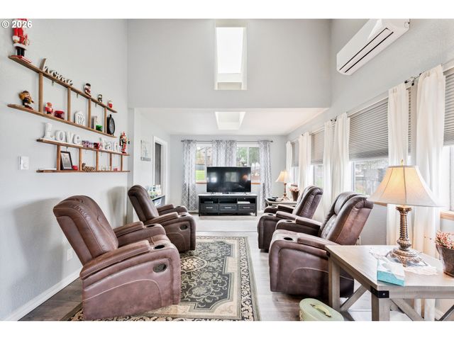 2337 W CASTLEMAN St, Longview, WA 98632