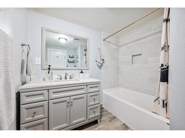 2337 W CASTLEMAN St, Longview, WA 98632