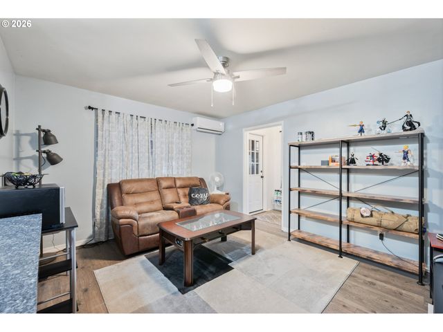 2337 W CASTLEMAN St, Longview, WA 98632