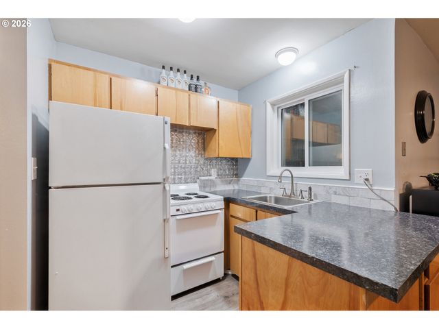 2337 W CASTLEMAN St, Longview, WA 98632