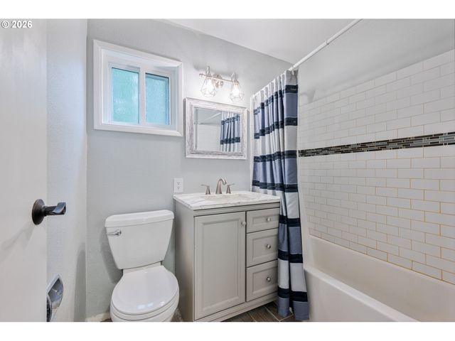 2337 W CASTLEMAN St, Longview, WA 98632