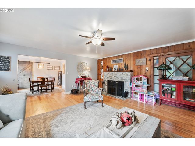 2337 W CASTLEMAN St, Longview, WA 98632