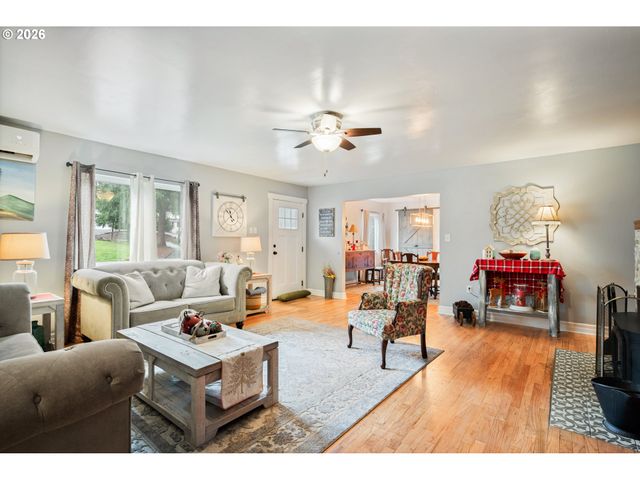 2337 W CASTLEMAN St, Longview, WA 98632