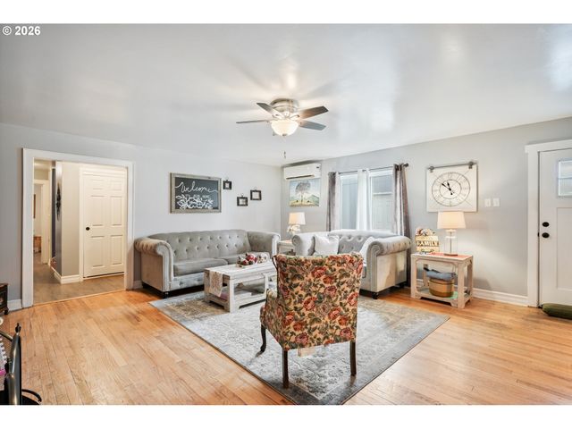 2337 W CASTLEMAN St, Longview, WA 98632