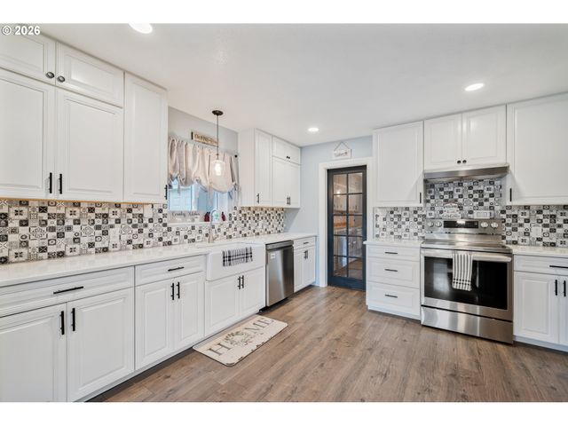 2337 W CASTLEMAN St, Longview, WA 98632