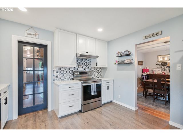 2337 W CASTLEMAN St, Longview, WA 98632