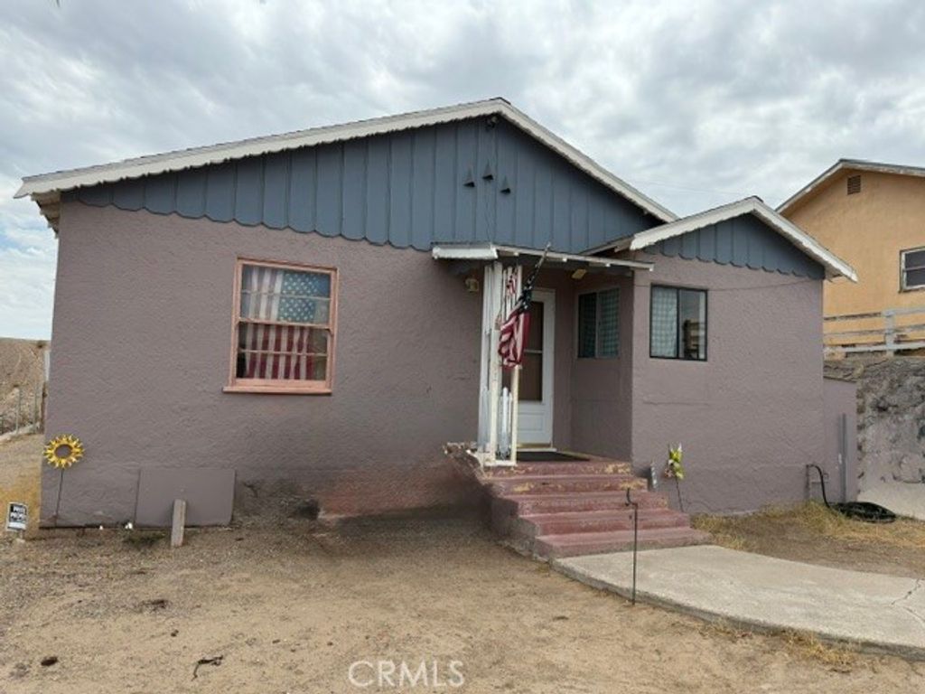 Image 2 of property listing at 313 Desnok, Needles, CA 92363