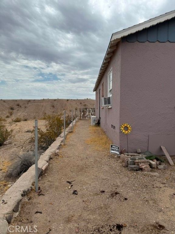 Image 3 of property listing at 313 Desnok, Needles, CA 92363