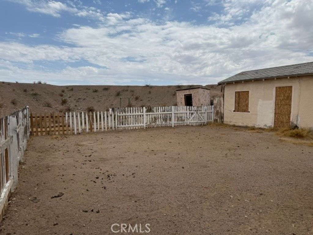 Image 30 of property listing at 313 Desnok, Needles, CA 92363