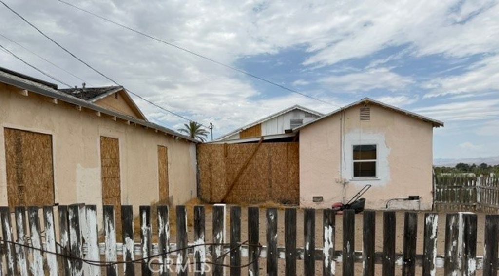 Image 31 of property listing at 313 Desnok, Needles, CA 92363