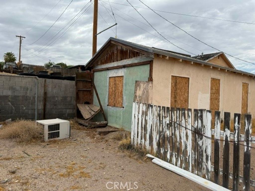 Image 32 of property listing at 313 Desnok, Needles, CA 92363