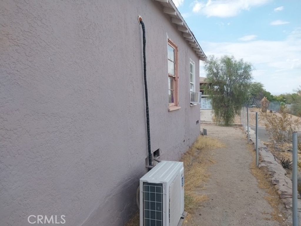 Image 38 of property listing at 313 Desnok, Needles, CA 92363