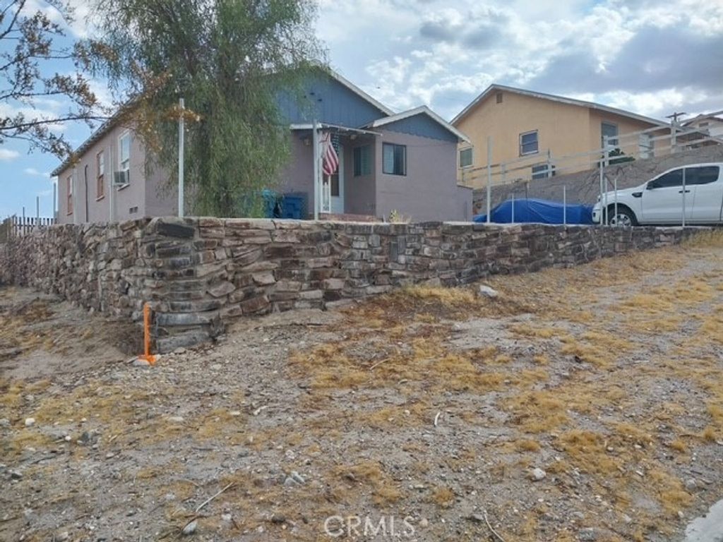 Image 4 of property listing at 313 Desnok, Needles, CA 92363