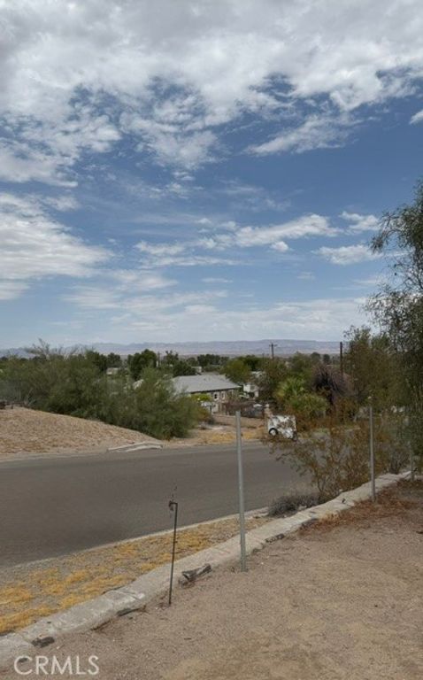 Image 6 of property listing at 313 Desnok, Needles, CA 92363