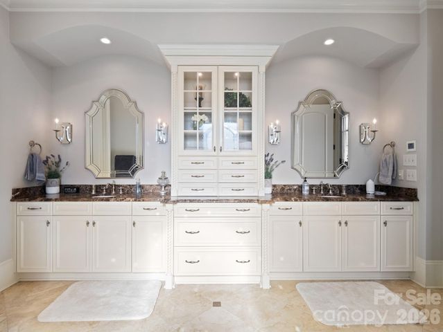 229 Wrenwood Lane, Charlotte, NC 28211