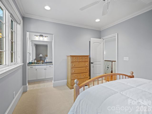 229 Wrenwood Lane, Charlotte, NC 28211