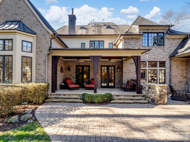 229 Wrenwood Lane, Charlotte, NC 28211