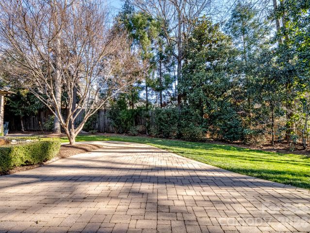 229 Wrenwood Lane, Charlotte, NC 28211