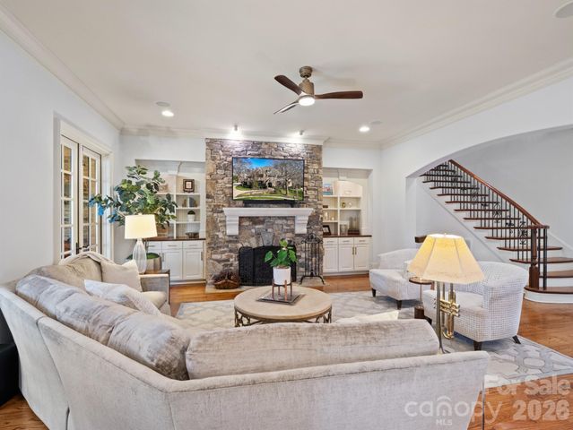 229 Wrenwood Lane, Charlotte, NC 28211