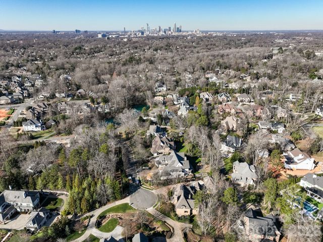 229 Wrenwood Lane, Charlotte, NC 28211