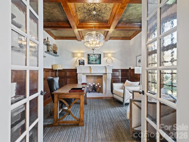 229 Wrenwood Lane, Charlotte, NC 28211