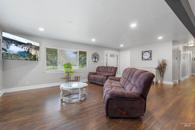 1968 Falls Ave E, Twin Falls, ID 83301