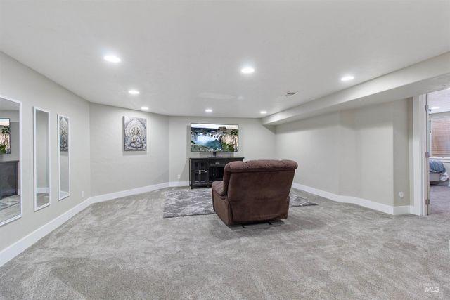 1968 Falls Ave E, Twin Falls, ID 83301