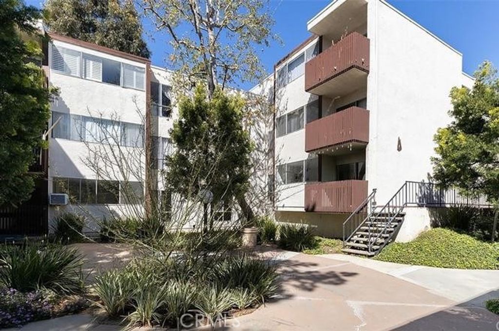 Image 20 of property listing at 6050 Canterbury Drive F108, Culver City, CA 90230