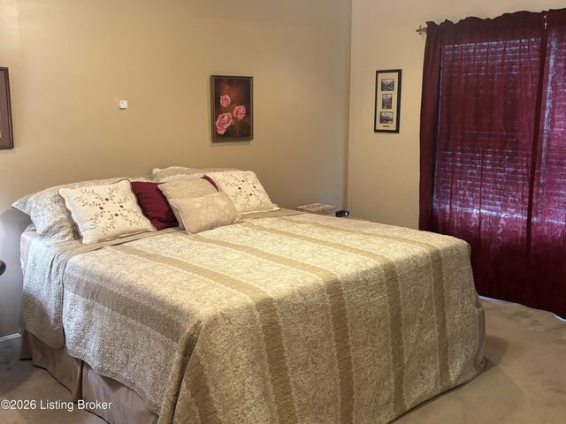 389 Spring House Ln, Louisville, KY 40229