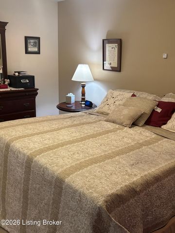 389 Spring House Ln, Louisville, KY 40229