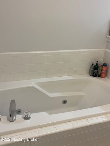 389 Spring House Ln, Louisville, KY 40229