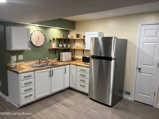 389 Spring House Ln, Louisville, KY 40229