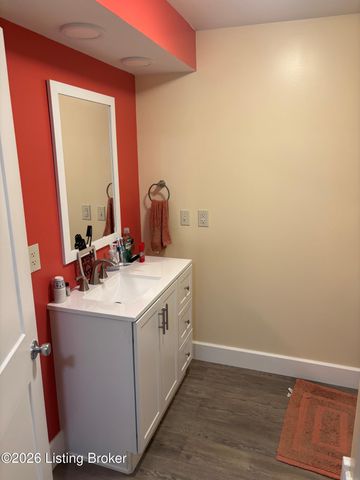 389 Spring House Ln, Louisville, KY 40229