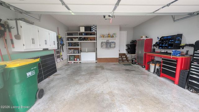 389 Spring House Ln, Louisville, KY 40229