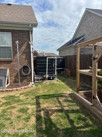 389 Spring House Ln, Louisville, KY 40229
